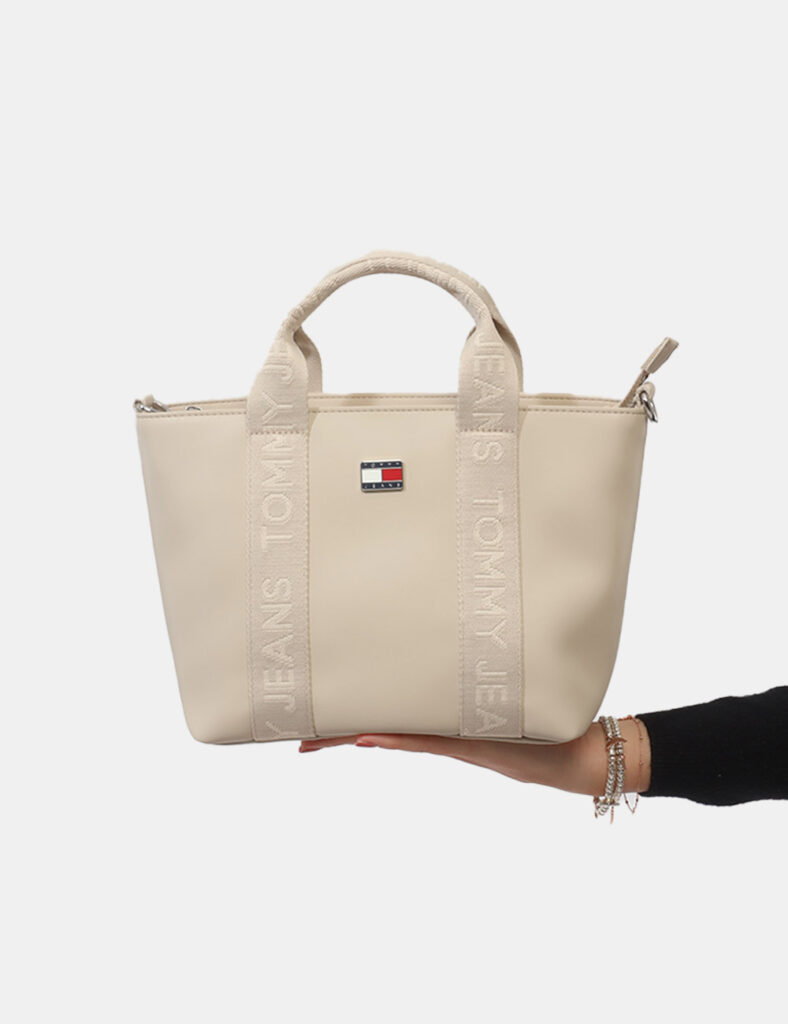 Borsa Tommy Hilfiger Beige - Borsa TOMMY HILFIGER Beige da donnaLa Borsa TOMMY HILFIGER Beige è l’accessorio ideale per chi