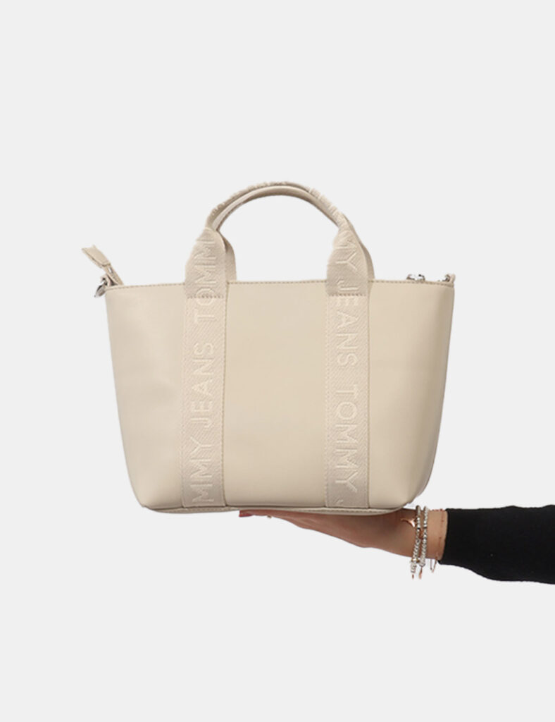 Borsa Tommy Hilfiger Beige - Borsa TOMMY HILFIGER Beige da donnaLa Borsa TOMMY HILFIGER Beige è l’accessorio ideale per chi