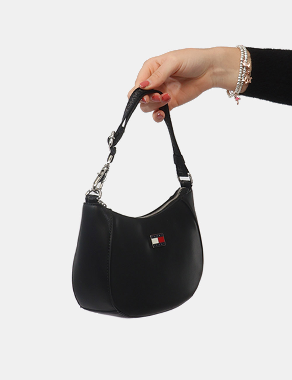 AW0AW18064-OB_BLACK_PE26_3 Borsa Tommy Hilfiger Nera - Borsa TOMMY HILFIGER Nera da donnaLa Borsa TOMMY HILFIGER Nera è l’accessorio perfetto per chi a