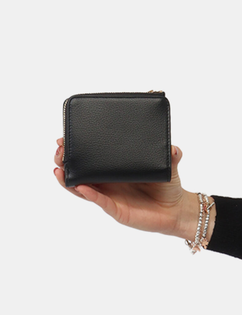 Portafoglio Tommy Hilfiger Nera - Portafoglio TOMMY HILFIGER Nera da donnaIl Portafoglio TOMMY HILFIGER Nera è l’accessorio