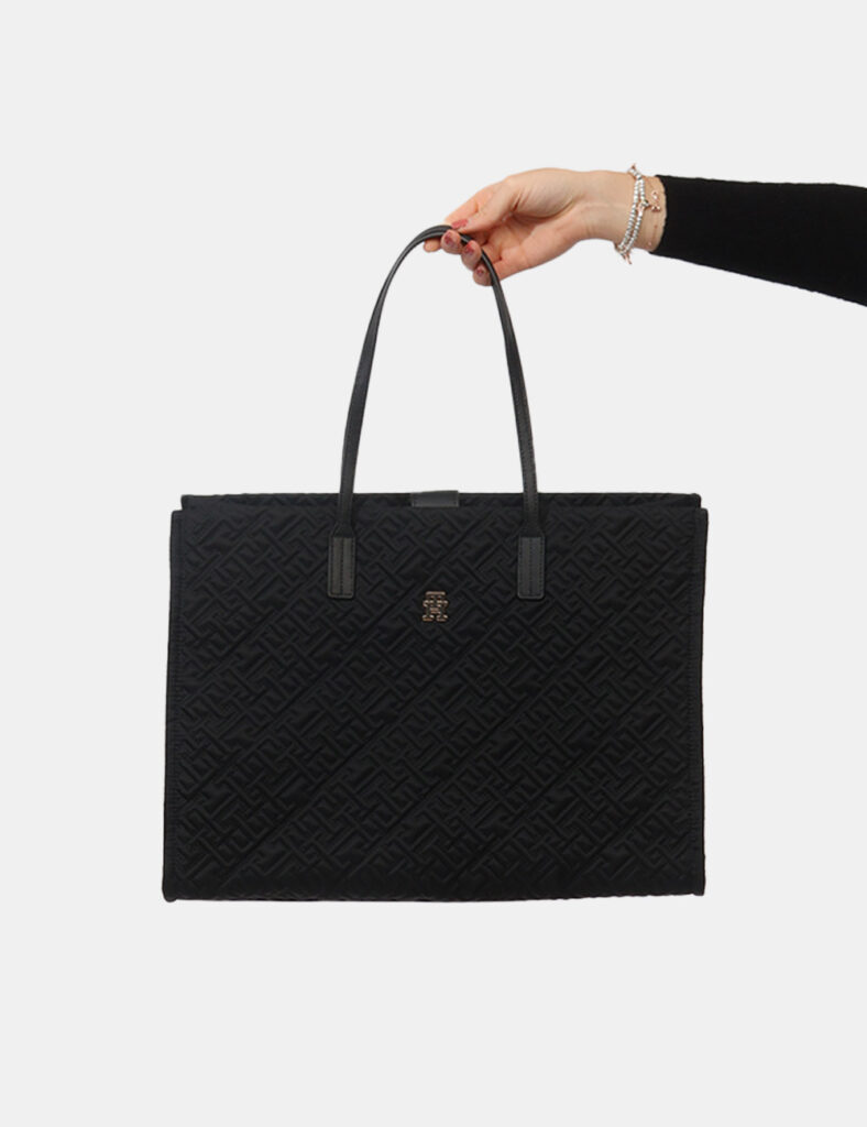 Borsa Tommy Hilfiger Nera - Borsa TOMMY HILFIGER Nera da donnaLa Borsa TOMMY HILFIGER Nera è la scelta ideale per chi ha bis