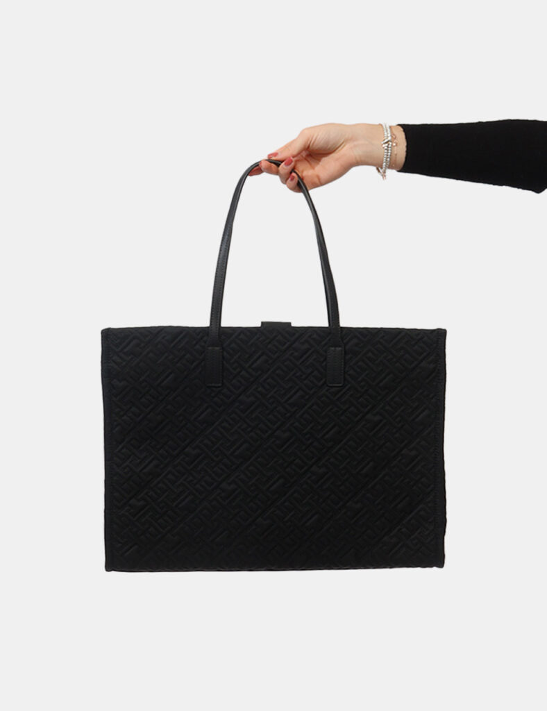 Borsa Tommy Hilfiger Nera - Borsa TOMMY HILFIGER Nera da donnaLa Borsa TOMMY HILFIGER Nera è la scelta ideale per chi ha bis