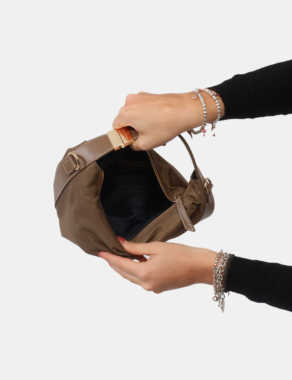 AW0AW18164-OB_NORDIC-TAUPE_PE26_6 Borsa Tommy Hilfiger Marrone - Borsa TOMMY HILFIGER Marrone da donnaLa Borsa TOMMY HILFIGER Marrone è l’accessorio perfetto