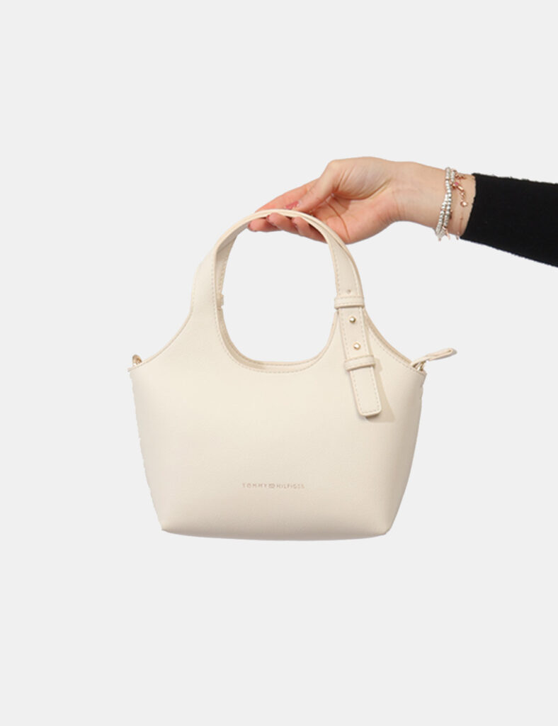Borsa Tommy Hilfiger Beige - Borsa TOMMY HILFIGER Beige da donnaLa Borsa TOMMY HILFIGER Beige è l’accessorio perfetto per ch