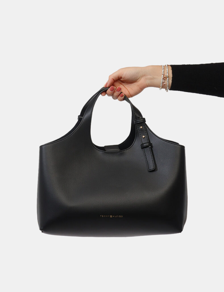 Borsa Tommy Hilfiger Nero - Borsa TOMMY HILFIGER Nera da donnaLa Borsa TOMMY HILFIGER Nera è l’accessorio ideale per chi cer