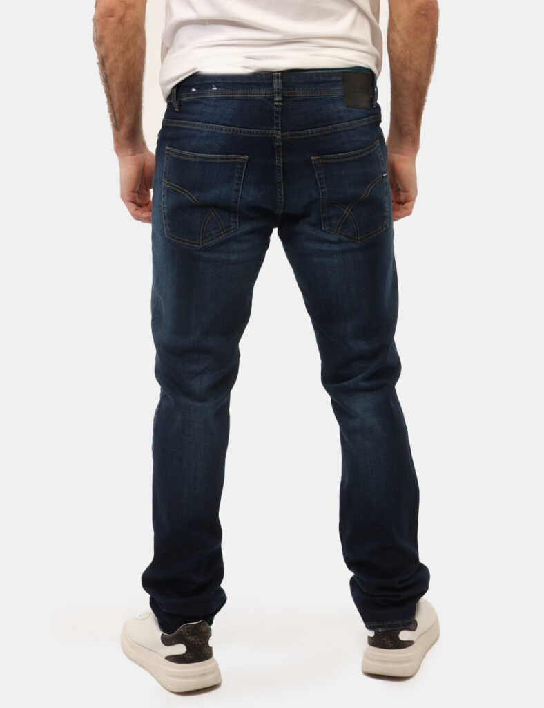 Jeans Gas Blu - Jeans GAS Blu da uomo I Jeans GAS Blu rappresentano una scelta perfetta per chi cerca un denim dal carattere