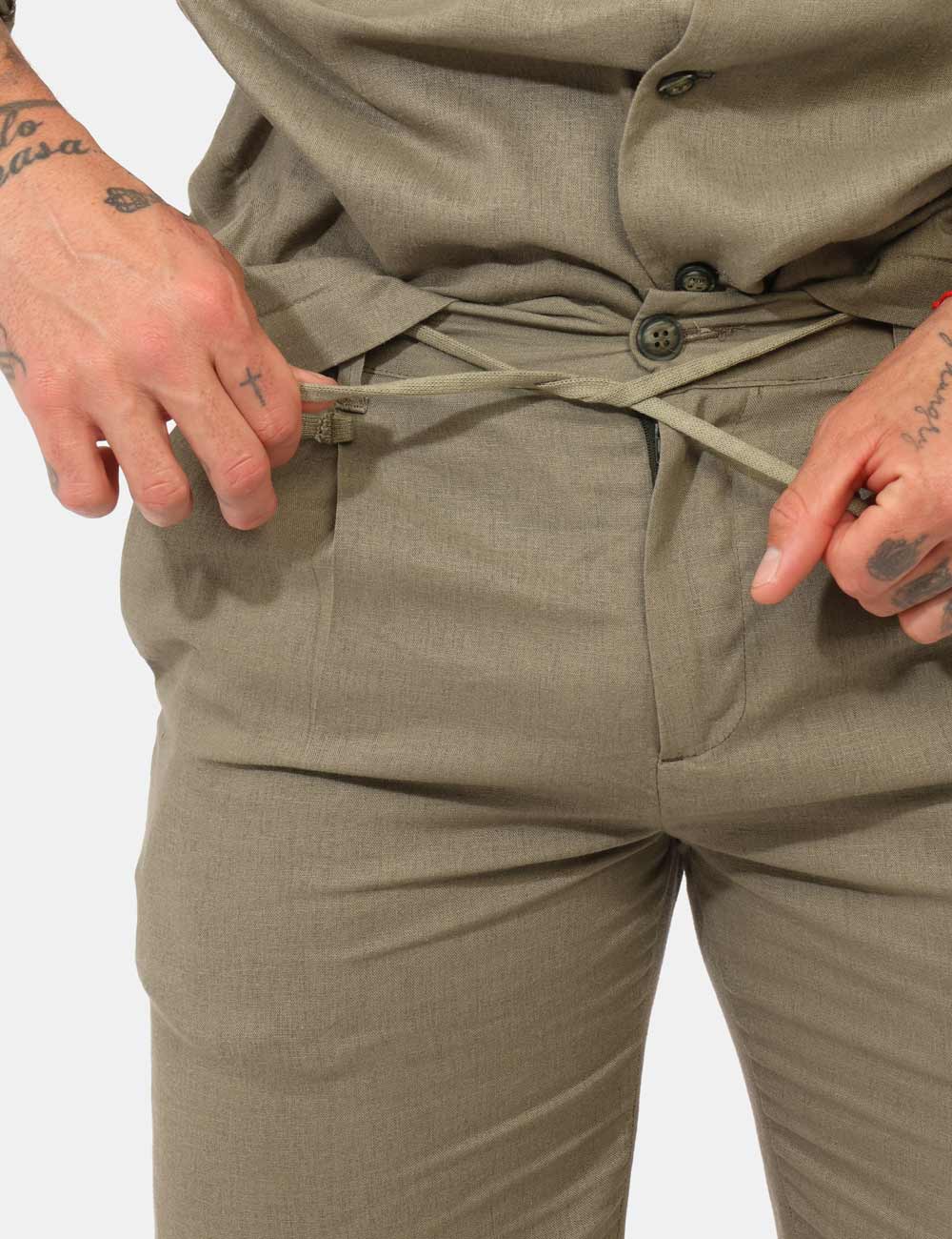 BE666FSP26-TLIV06-MAPPAM-OB_VERDE_PE26_4 Bermuda Prj22. Verde militare - Shorts PRJ22 Verde militare da uomo Gli Shorts PRJ22 Verde militare da uomo sono il capo ide