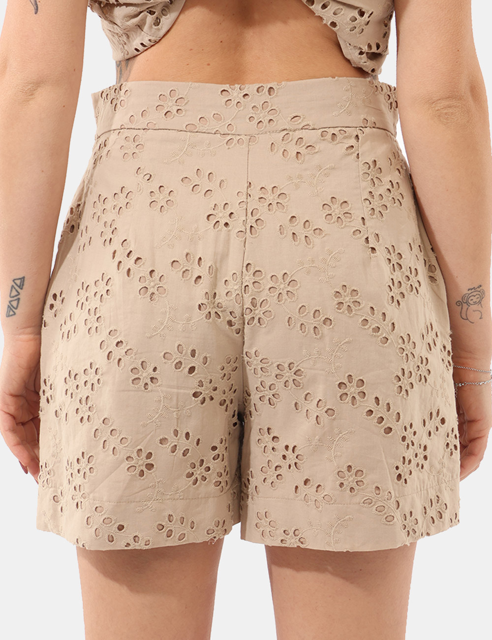 C611ND25010-D-CB_BEIGE_PE26_2 Shorts Denny Rose Beige tg.42 - Shorts DENNY ROSE Beige da donna Gli Shorts DENNY ROSE Beige sono il capo ideale per affront