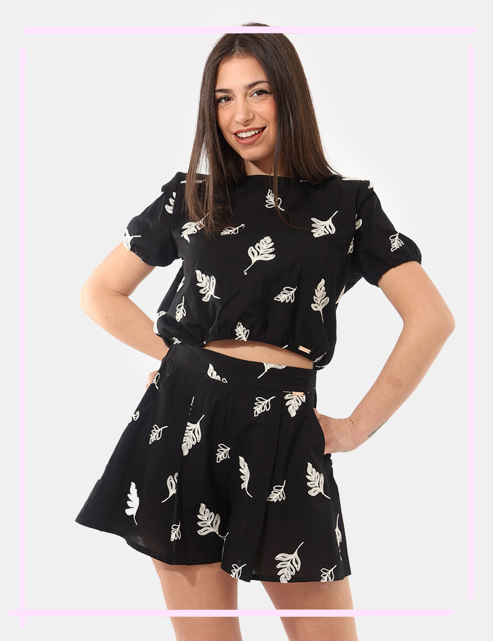 C611ND25014-D-CB_NERO_PE26_1 Shorts Denny Rose Neri tg.42 - Shorts DENNY ROSE Neri da donna Gli Shorts DENNY ROSE Neri sono il capo perfetto per un look