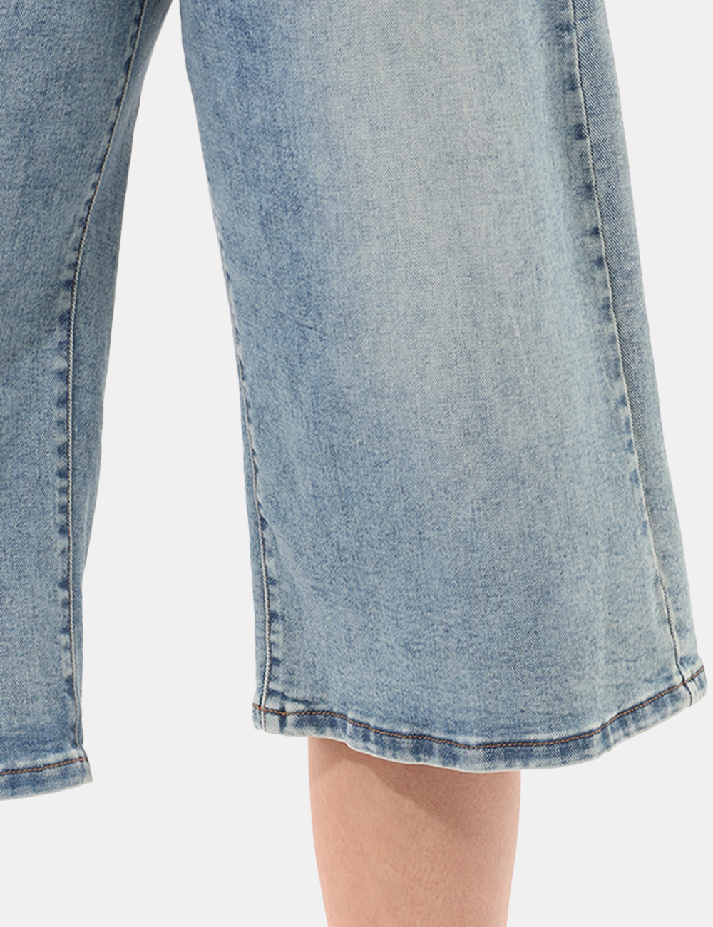 C611ND26012-D-CB_JEANS_PE26_5 Bermuda Denny Rose Azzurri tg.42 - Bermuda DENNY ROSE Azzurri da donna I Bermuda DENNY ROSE Azzurri sono il capo perfetto pe