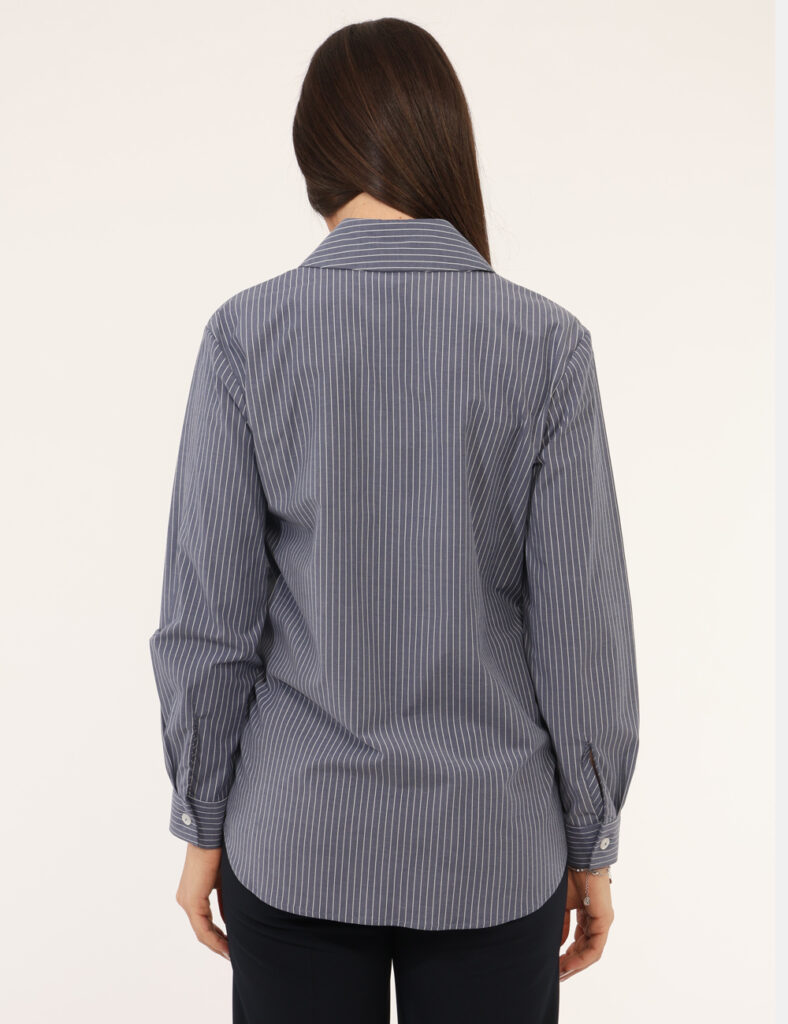 Camicia Materica Blu - Camicia MATERICA Blu La Camicia MATERICA Blu è il capo ideale per chi cerca un equilibrio perfetto tr