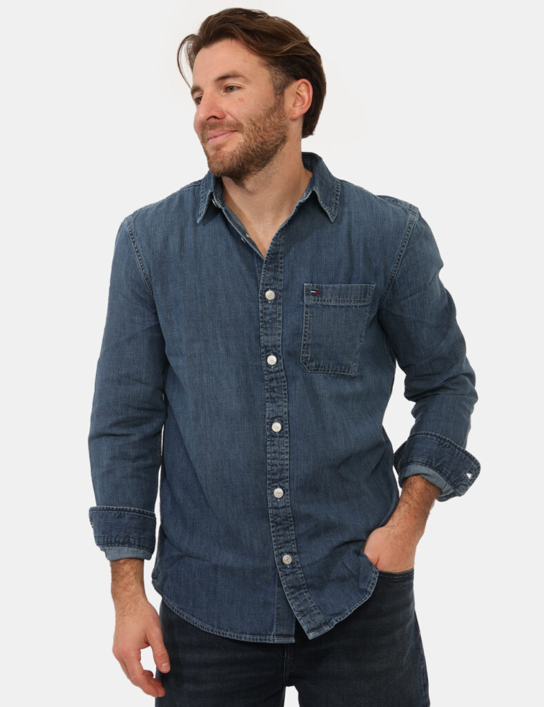 Camicia Tommy Hilfiger Blu - Camicia TOMMY HILFIGER Blu La Camicia TOMMY HILFIGER Blu è un capo iconico che unisce stile cas