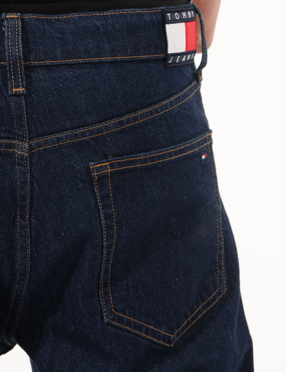 DM0DM22440-OB_1BK_PE26_5 Jeans Tommy Hilfiger Blu - Jeans TOMMY HILFIGER Blu I Jeans TOMMY HILFIGER Blu sono un’icona intramontabile del guardaroba m