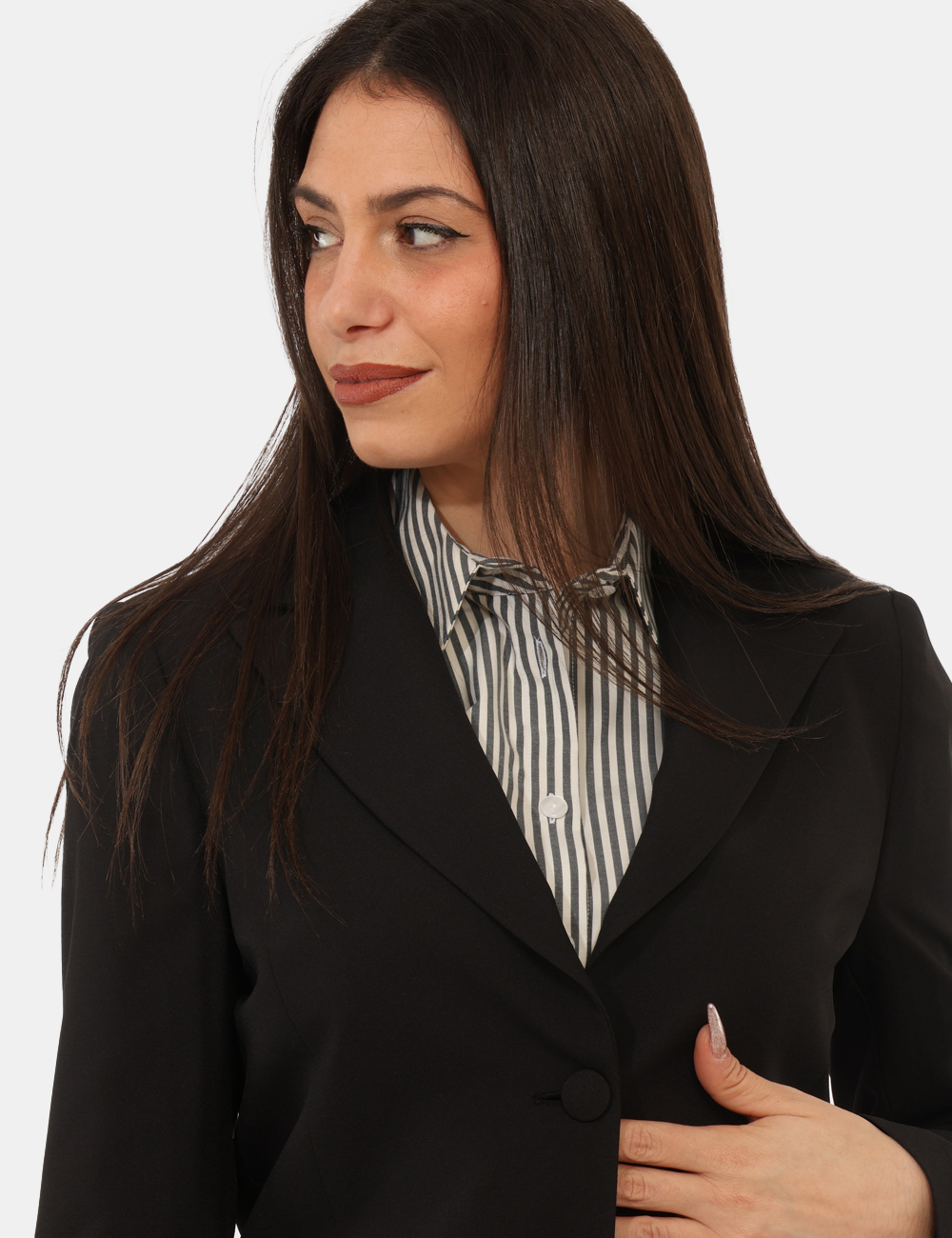 GD01SP26-TP333-NIZZA-OB_NERO_PE26_4 Blazer Materica Nero - Blazer MATERICA Nero Il Blazer MATERICA Nero è un capo essenziale e sofisticato, pensato per accompag