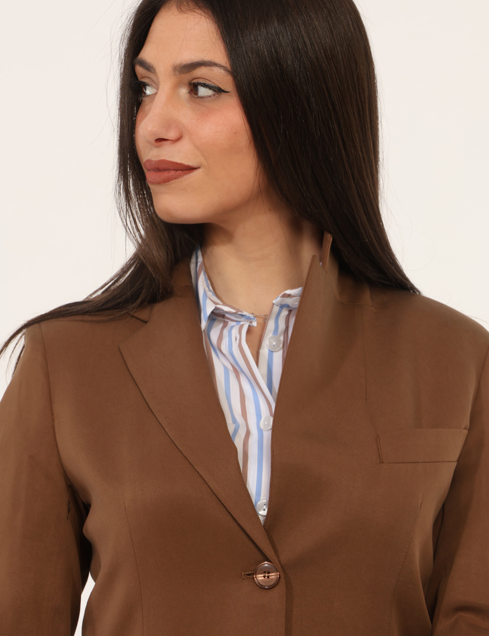 GD10SP26-TP336-PESCA-OB_BRUCIATO_PE26_4 Blazer Materica Marrone - Blazer MATERICA Marrone Il Blazer MATERICA Marrone è il capo ideale per chi ama uno stile naturale