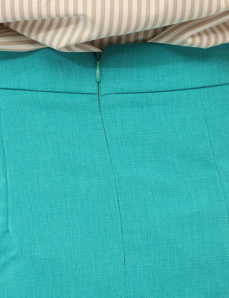 Gonna Materica Azzurra - Gonna MATERICA Azzurra: freschezza e stile per la bella stagioneLa Gonna MATERICA Azzurra è il capo