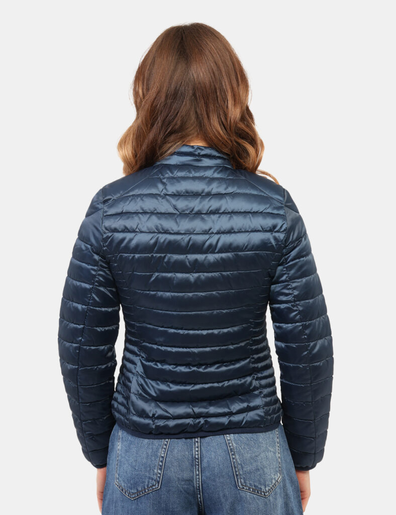 Piumino Yes Zee Blu - Piumino YES ZEE Blu da donna Il Piumino YES ZEE Blu è un capo leggero e versatile, pensato per accomp