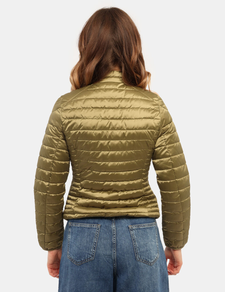 Piumino Yes Zee Verde - Piumino YES ZEE Verde da donna Il Piumino YES ZEE Verde è un capo leggero e versatile, perfetto per