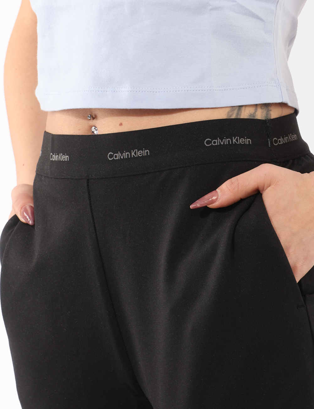 LV044E622G-OB_UB1_PE26_4 Pantaloni Calvin Klein Nero - Pantaloni CALVIN KLEIN Neri I Pantaloni CALVIN KLEIN Neri sono il perfetto equilibrio tra comf