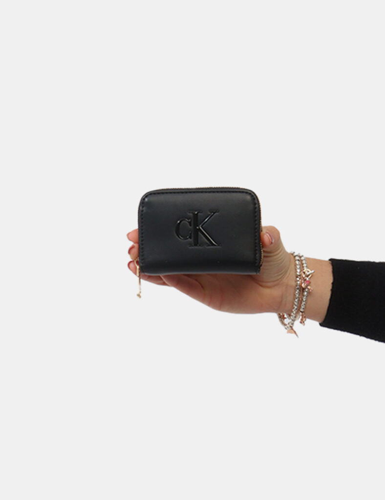 Portamonete Calvin Klein Nero - Portamonete CALVIN KLEIN Nero da donnaIl Portamonete CALVIN KLEIN Nero è l’accessorio perfet