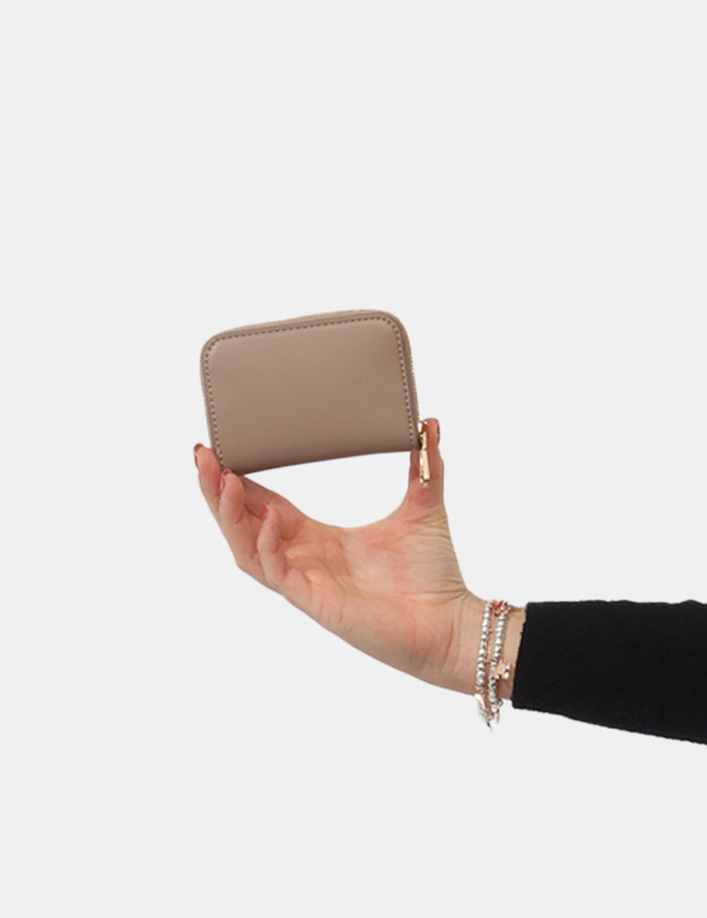 Portamonete Calvin Klein Marrone - Portamonete CALVIN KLEIN Marrone da donnaIl Portamonete CALVIN KLEIN Marrone è l’accessor