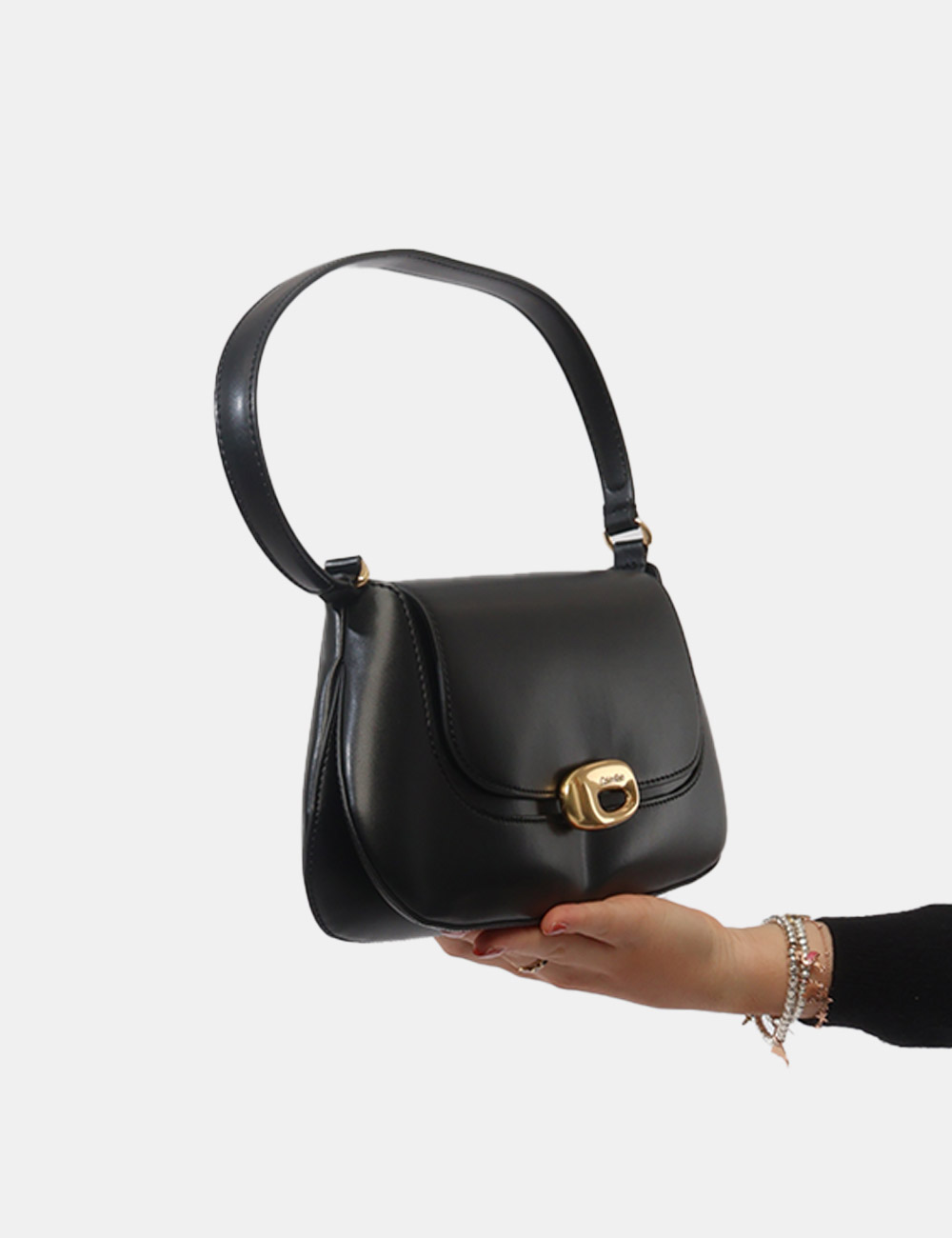 LV04F3146G-OB_BLACK_PE26_3 Borsa Calvin Klein Nera - Borsa CALVIN KLEIN Nera da donnaLa Borsa CALVIN KLEIN Nera è l’accessorio perfetto per chi desider