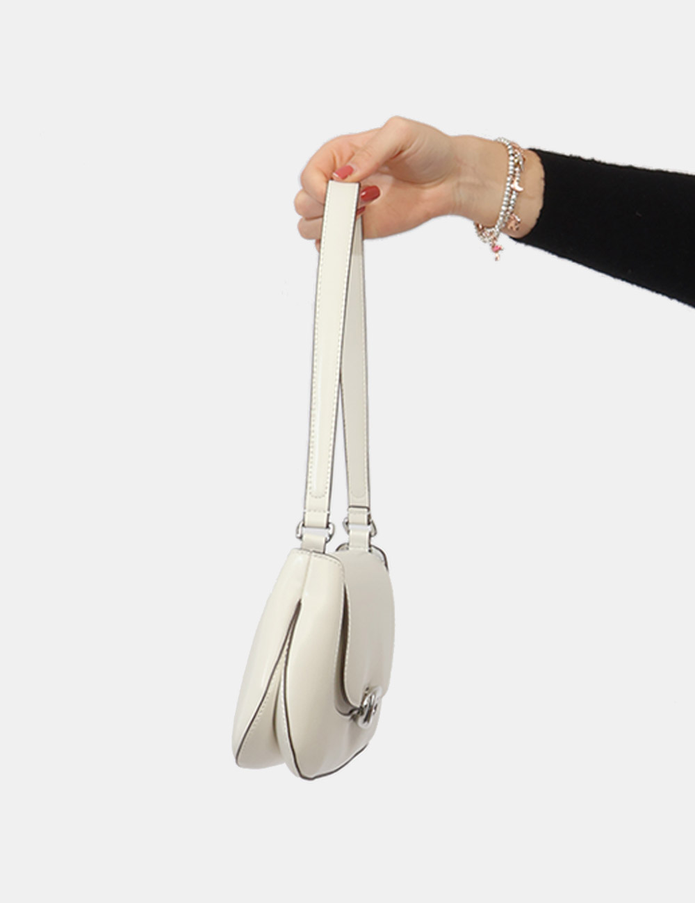 LV04F3146G-OB_LILY-WHITE_PE26_3 Borsa Calvin Klein Bianca - Borsa CALVIN KLEIN Bianca da donnaLa Borsa CALVIN KLEIN Bianca è l’accessorio perfetto per chi d