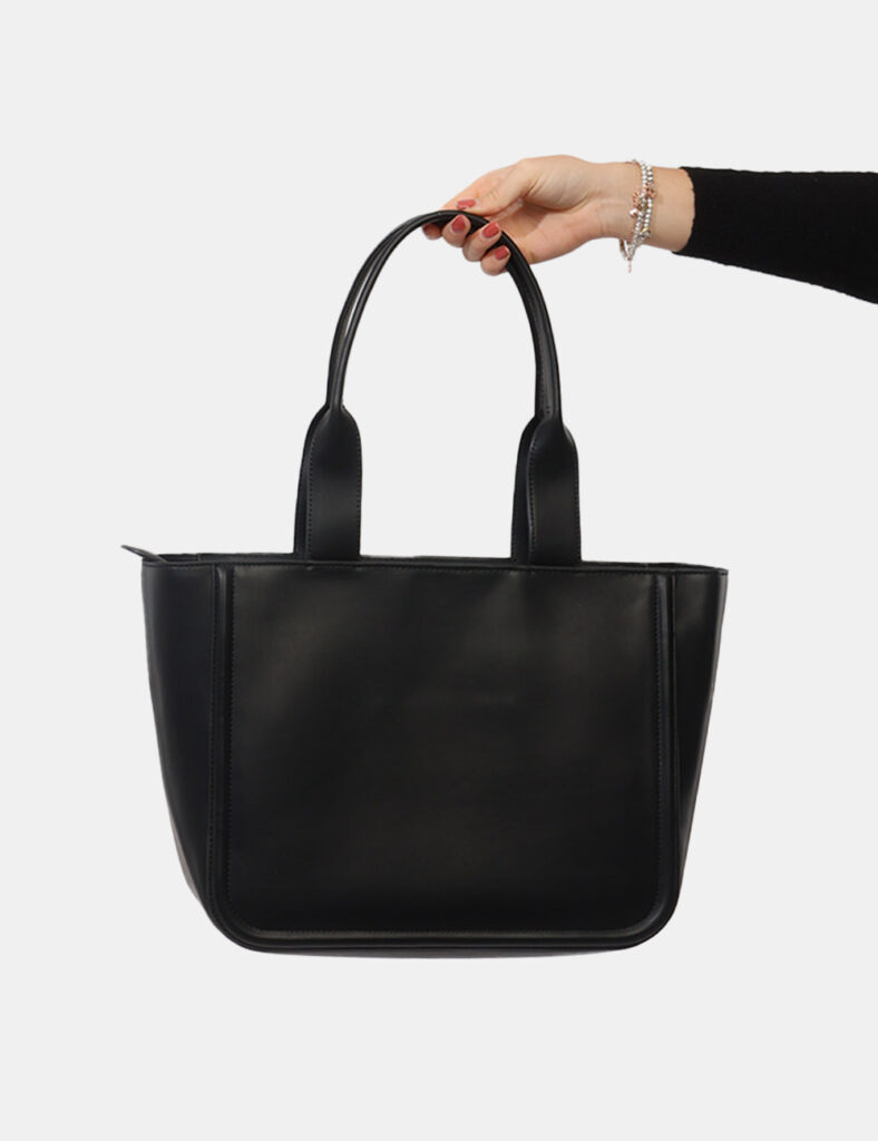 Borsa Calvin Klein Nera - Borsa CALVIN KLEIN Nera da donnaLa Borsa CALVIN KLEIN Nera è l’accessorio perfetto per chi cerca c