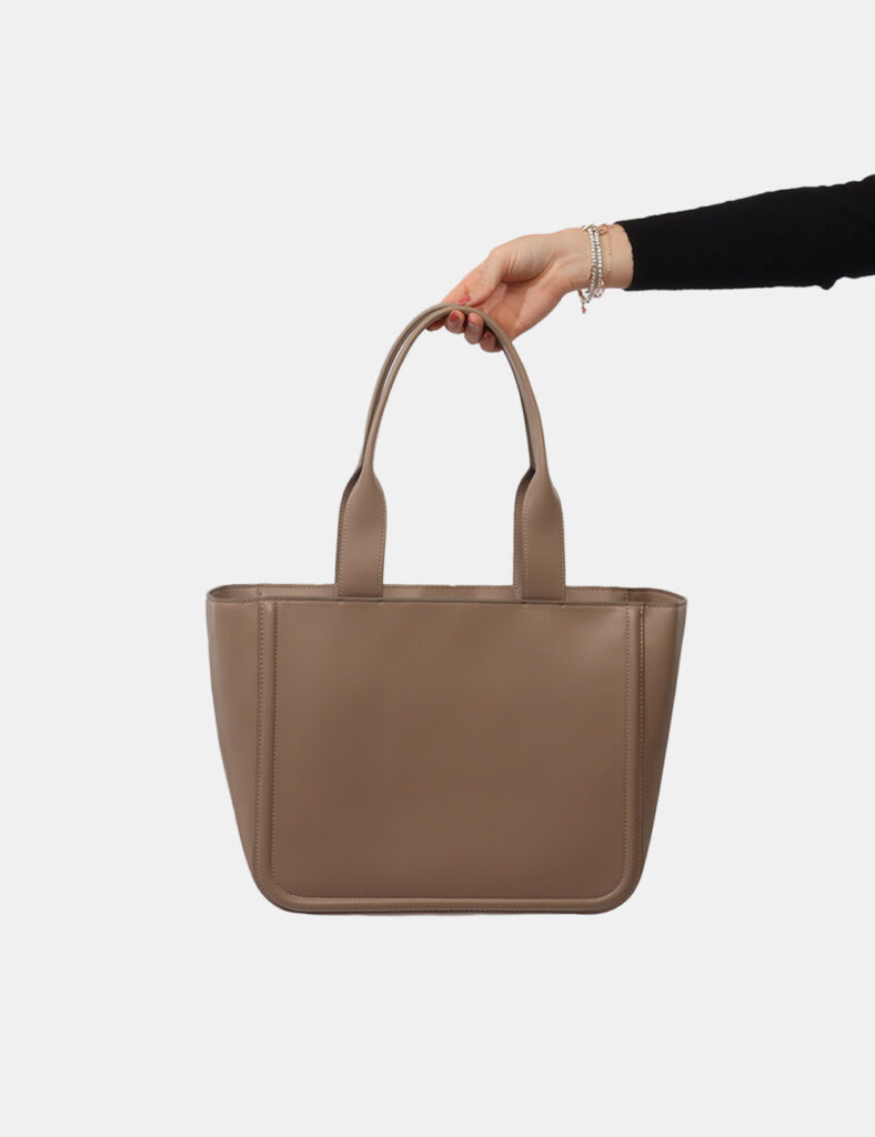 Borsa Calvin Klein Marrone - Borsa CALVIN KLEIN Marrone da donnaLa Borsa CALVIN KLEIN Marrone è l’accessorio ideale per chi