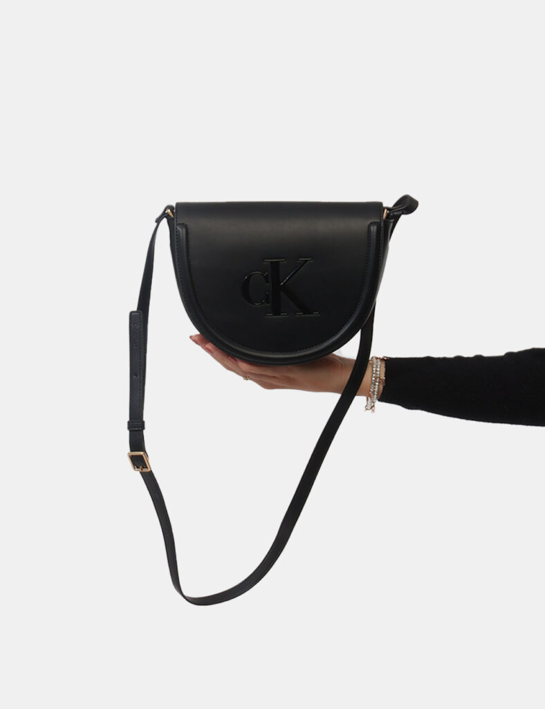 Borsa Calvin Klein Nera - Borsa CALVIN KLEIN Nera da donnaLa Borsa CALVIN KLEIN Nera è l’accessorio perfetto per chi cerca u