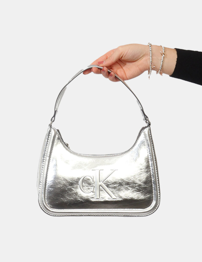 Borsa Calvin Klein Argento - Borsa CALVIN KLEIN Argento da donnaLa Borsa CALVIN KLEIN Argento è l’accessorio perfetto per ch