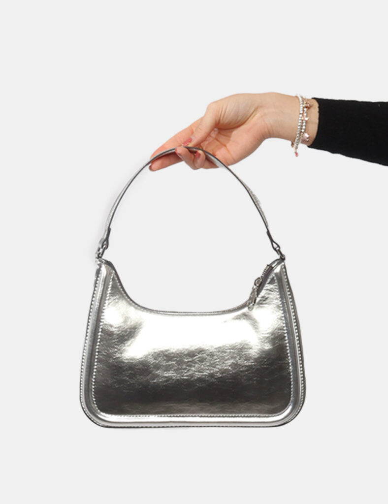 Borsa Calvin Klein Argento - Borsa CALVIN KLEIN Argento da donnaLa Borsa CALVIN KLEIN Argento è l’accessorio perfetto per ch