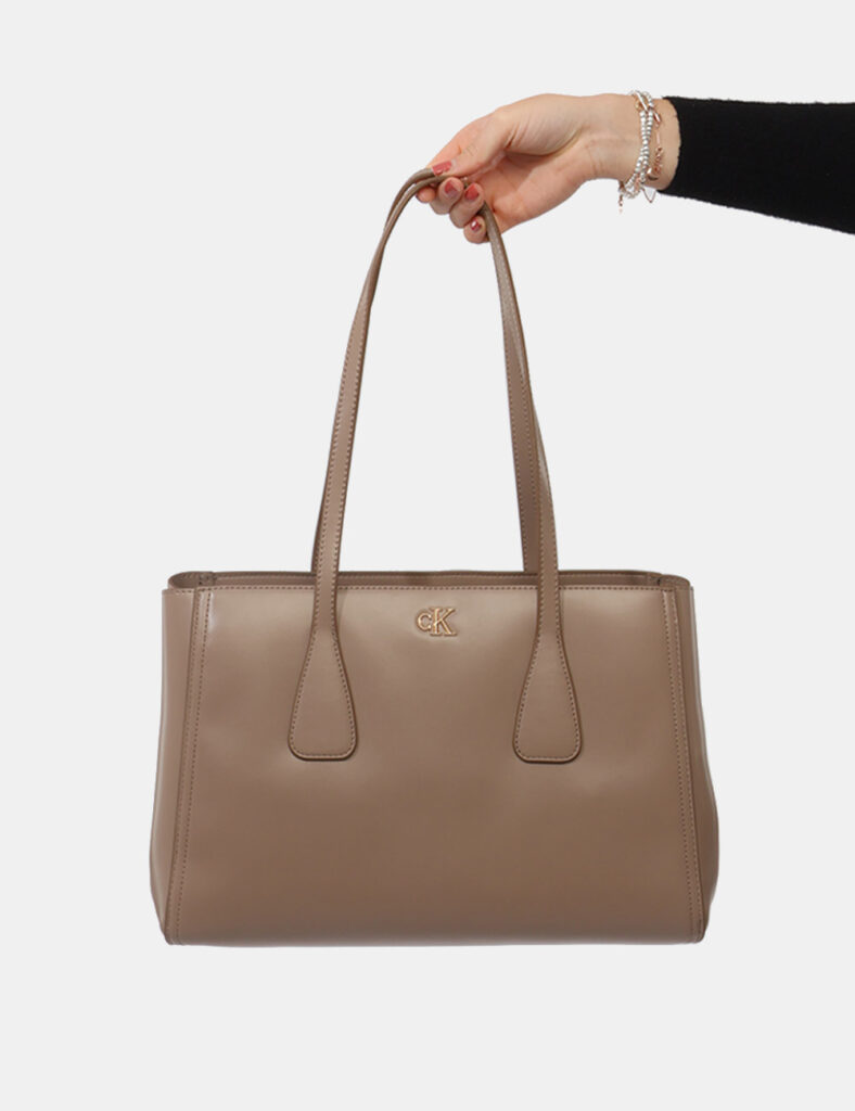 Borsa Calvin Klein Marrone - Borsa CALVIN KLEIN Marrone da donnaSpaziosa, elegante e pensata per accompagnarti nella vita di