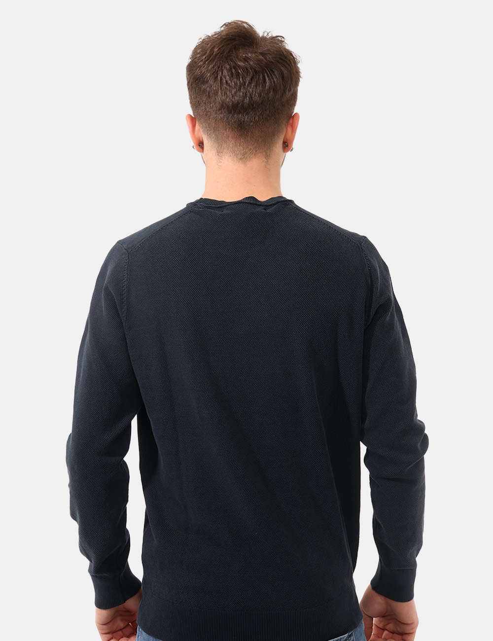 P10008-OB_BLUE_PE26_2 Maglione Goha Blu - Maglione GOHA Blu Il Maglione GOHA Blu è il capo ideale per chi desidera uno stile essenziale, raffinato