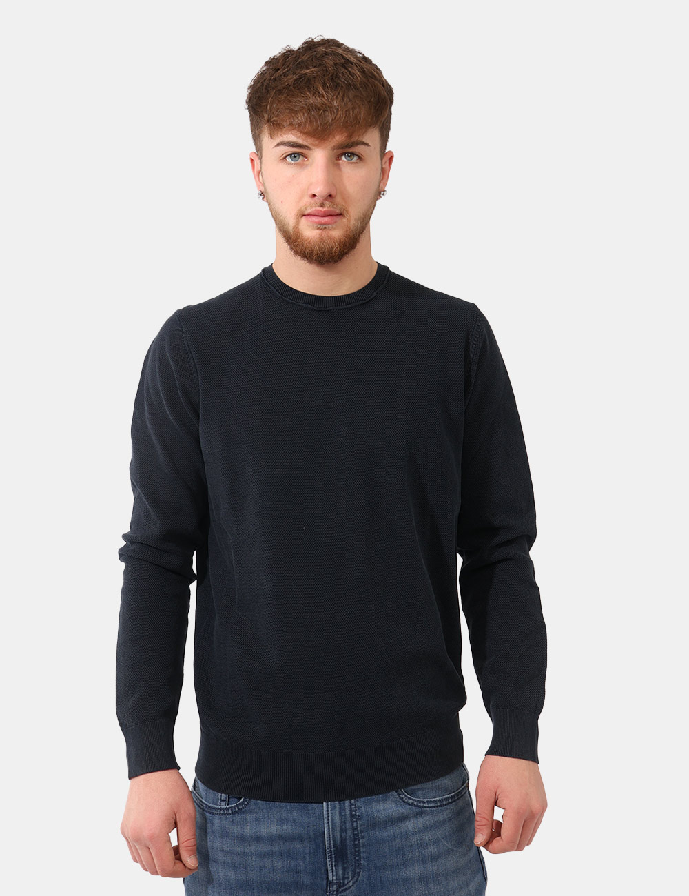 P10008-OB_BLUE_PE26_5 Maglione Goha Blu - Maglione GOHA Blu Il Maglione GOHA Blu è il capo ideale per chi desidera uno stile essenziale, raffinato