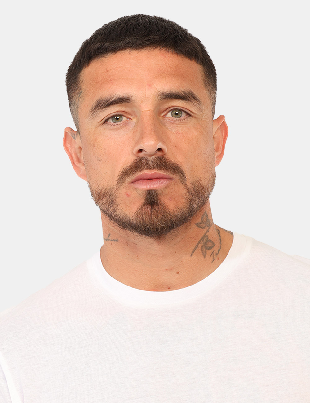 P11014-OB_BIANCO_PE26_4 T-shirt Goha Bianca - T-shirt GOHA Bianca da uomo La T-shirt GOHA Bianca è il capo perfetto per chi ama uno stile pulito, v