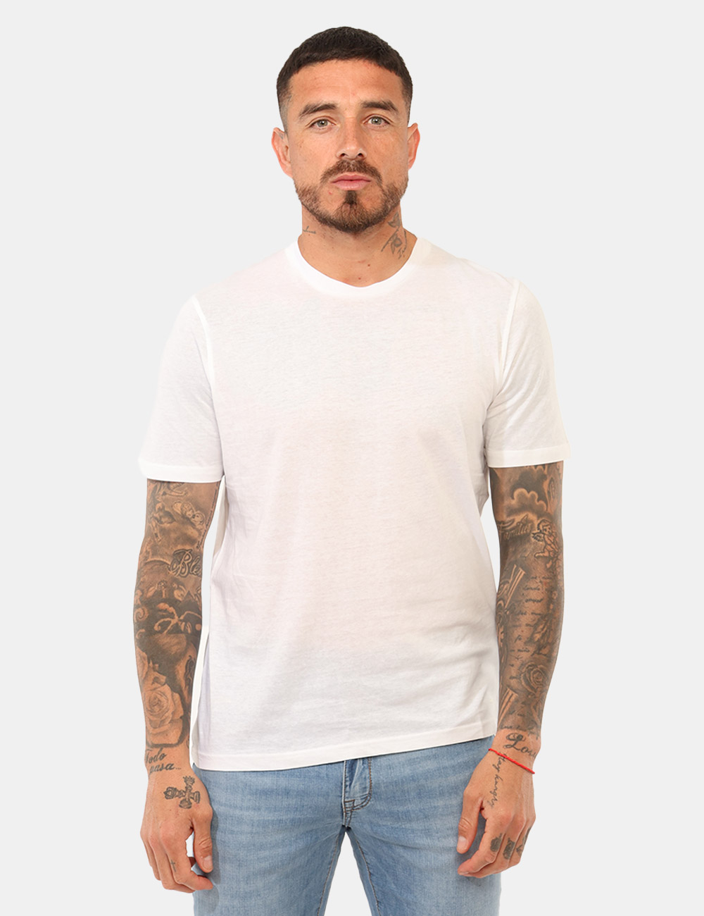 P11014-OB_BIANCO_PE26_5 T-shirt Goha Bianca - T-shirt GOHA Bianca da uomo La T-shirt GOHA Bianca è il capo perfetto per chi ama uno stile pulito, v