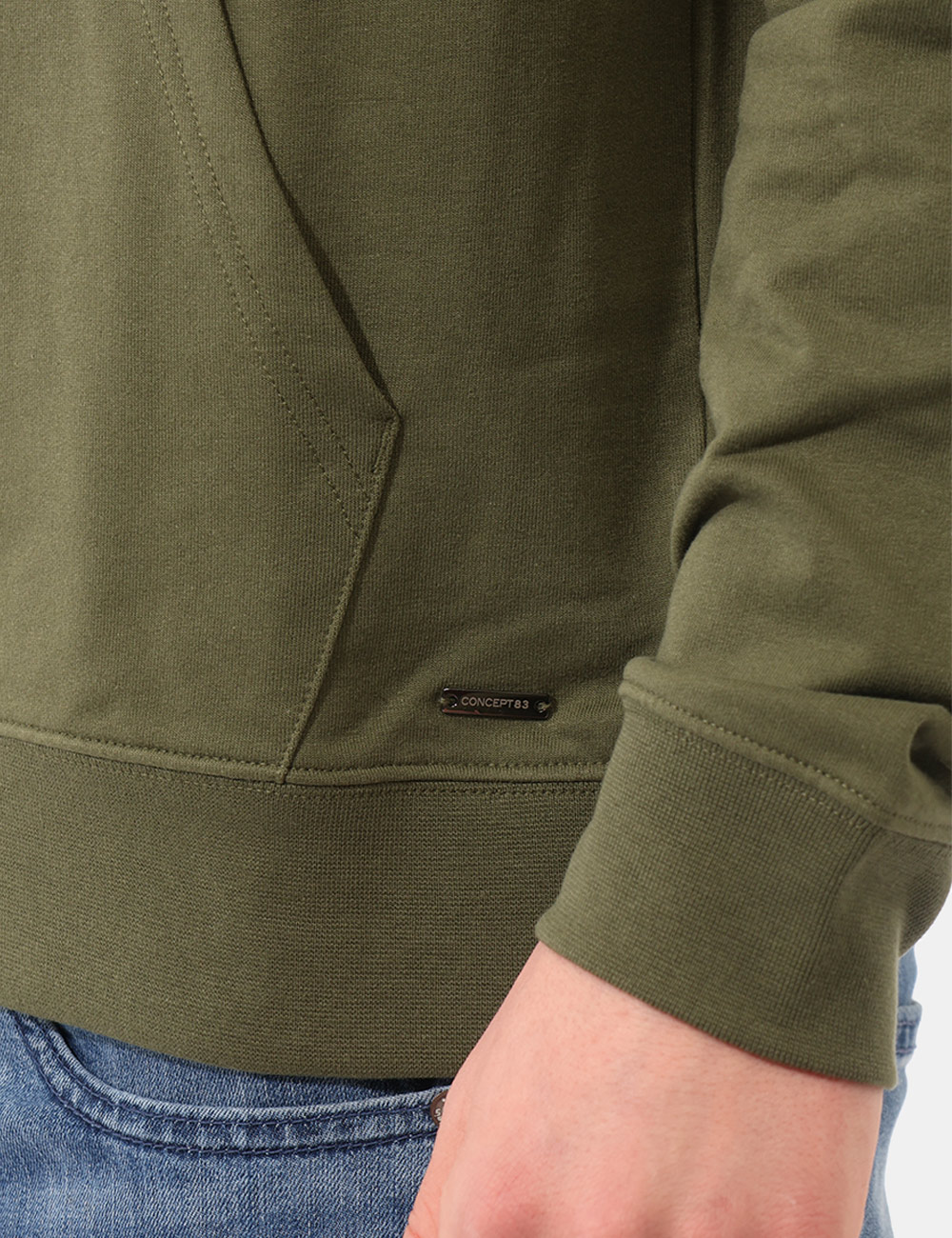 P12004-OB_MILITARE_PE26_4 Felpa Concept83 Verde - La Felpa CONCEPT83 Verde è il capo perfetto per aggiungere un tocco di energia e stile al tuo guarda