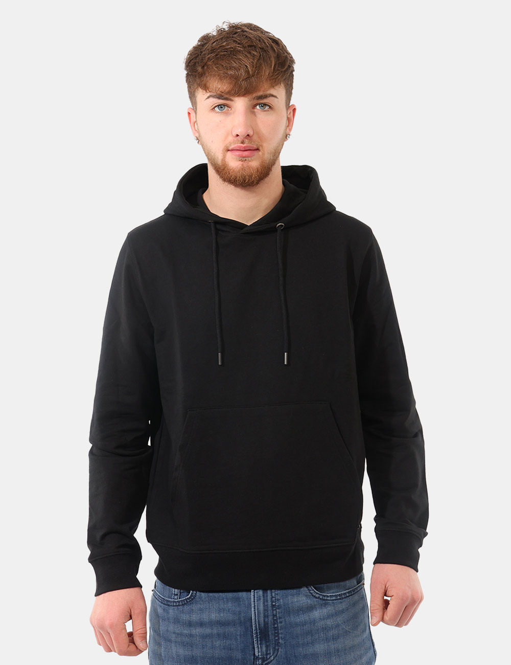 P12004-OB_NERO_PE26_6 Felpa Concept83 Nera - La Felpa CONCEPT83 Nera è un capo essenziale e versatile, pensato per accompagnarti con stile nelle g