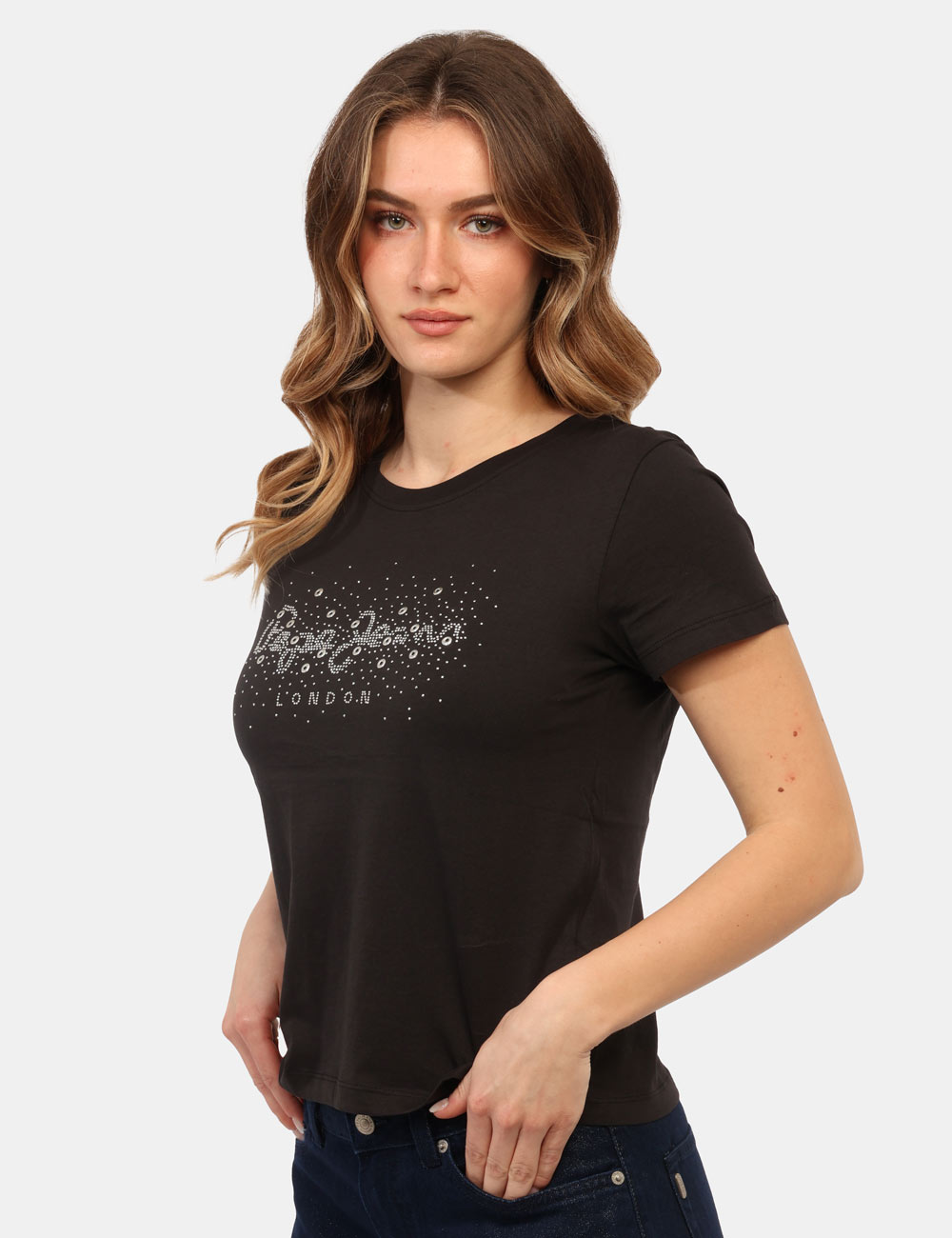 PL5000078-OB_BLACK-P999_PE26_1 T-shirt Pepe Jeans Nera - T-shirt PEPE JEANS Nera da donna La T-shirt PEPE JEANS Nera è il capo perfetto per chi ama uno sti