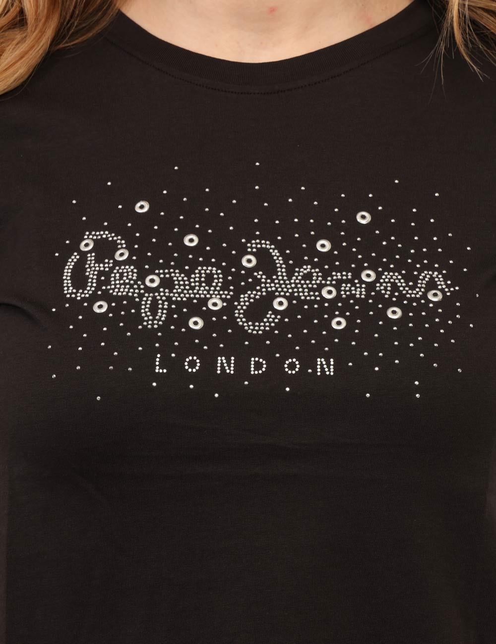 PL5000078-OB_BLACK-P999_PE26_3 T-shirt Pepe Jeans Nera - T-shirt PEPE JEANS Nera da donna La T-shirt PEPE JEANS Nera è il capo perfetto per chi ama uno sti
