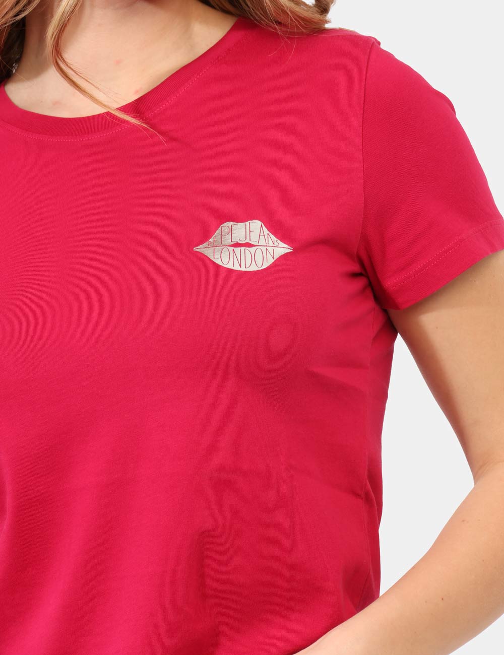 PL5000082-OB_PENN-PINK-P387_PE26_3 T-shirt Pepe Jeans Fucsia - T-shirt PEPE JEANS Fucsia da donna La T-shirt PEPE JEANS Fucsia è il capo ideale per aggiungere