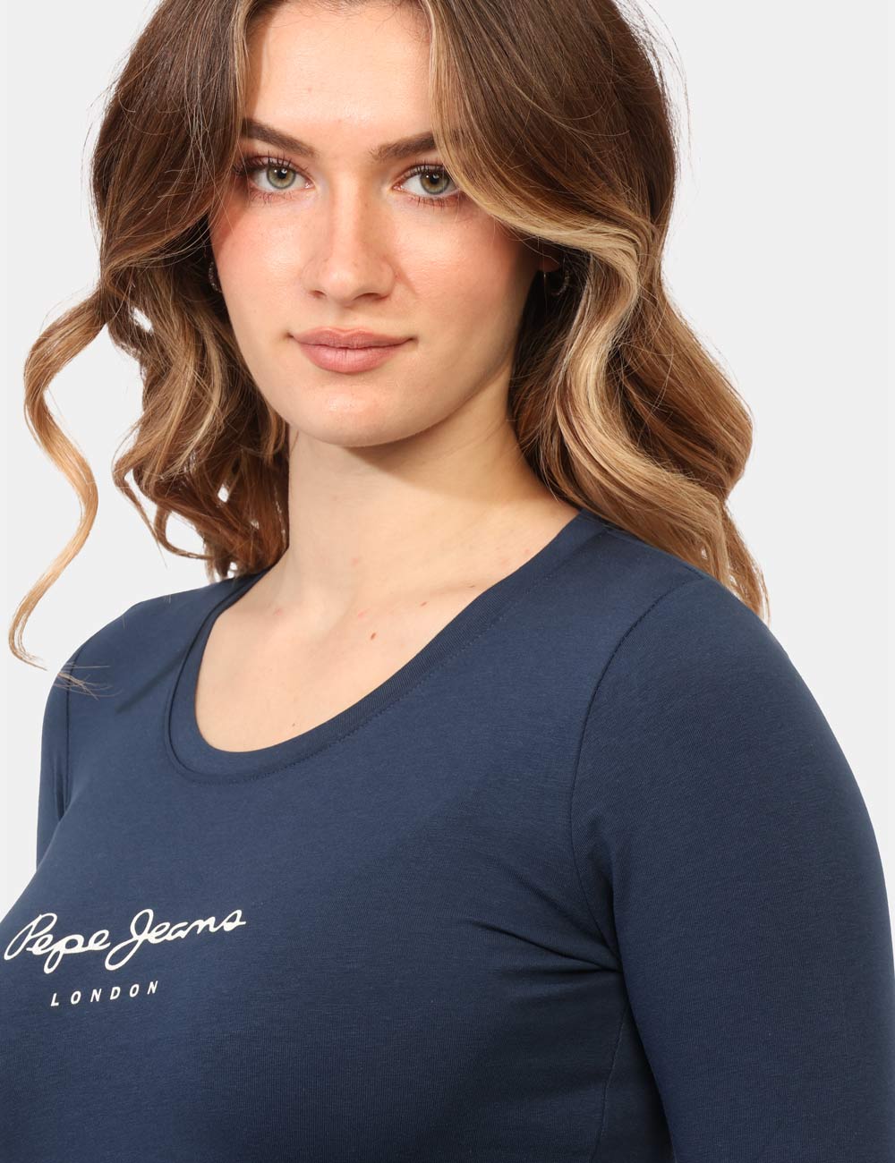 PL505203-OB_NAVY-P595_PE26_3 T-shirt Pepe Jeans Blu - T-shirt PEPE JEANS Blu da donna La T-shirt PEPE JEANS Blu è il capo ideale per chi desidera unire c