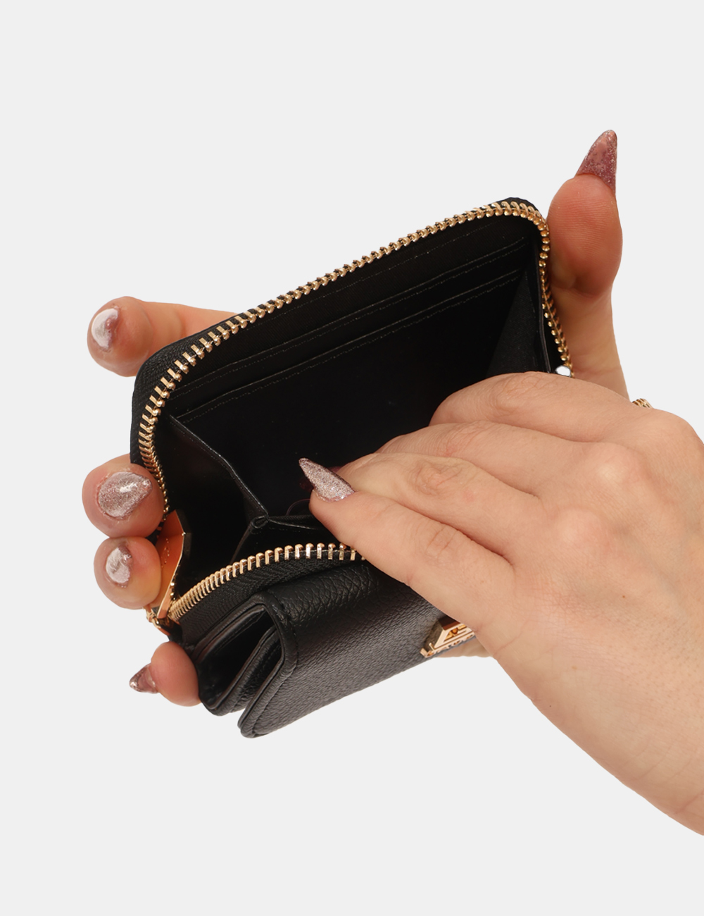 V6AE-12834-MA-CB_NERO_PE26_2 Borsa Gaudi Nera - Borsa GAUDI Nera La Borsa GAUDI Nera è un accessorio compatto e versatile, perfetto per accompagnarti con