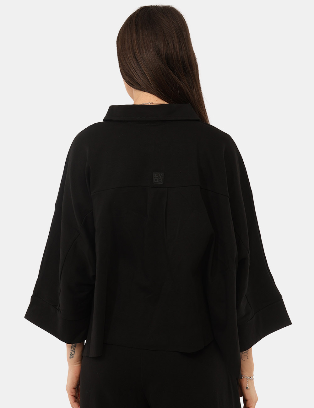 VS25-17002-SB_BLACK_PE26_2 Camicia Via Delle Rose Nera - La Camicia VIA DELLE ROSE Nera è il capo ideale per chi desidera uno stile contemporaneo, legg