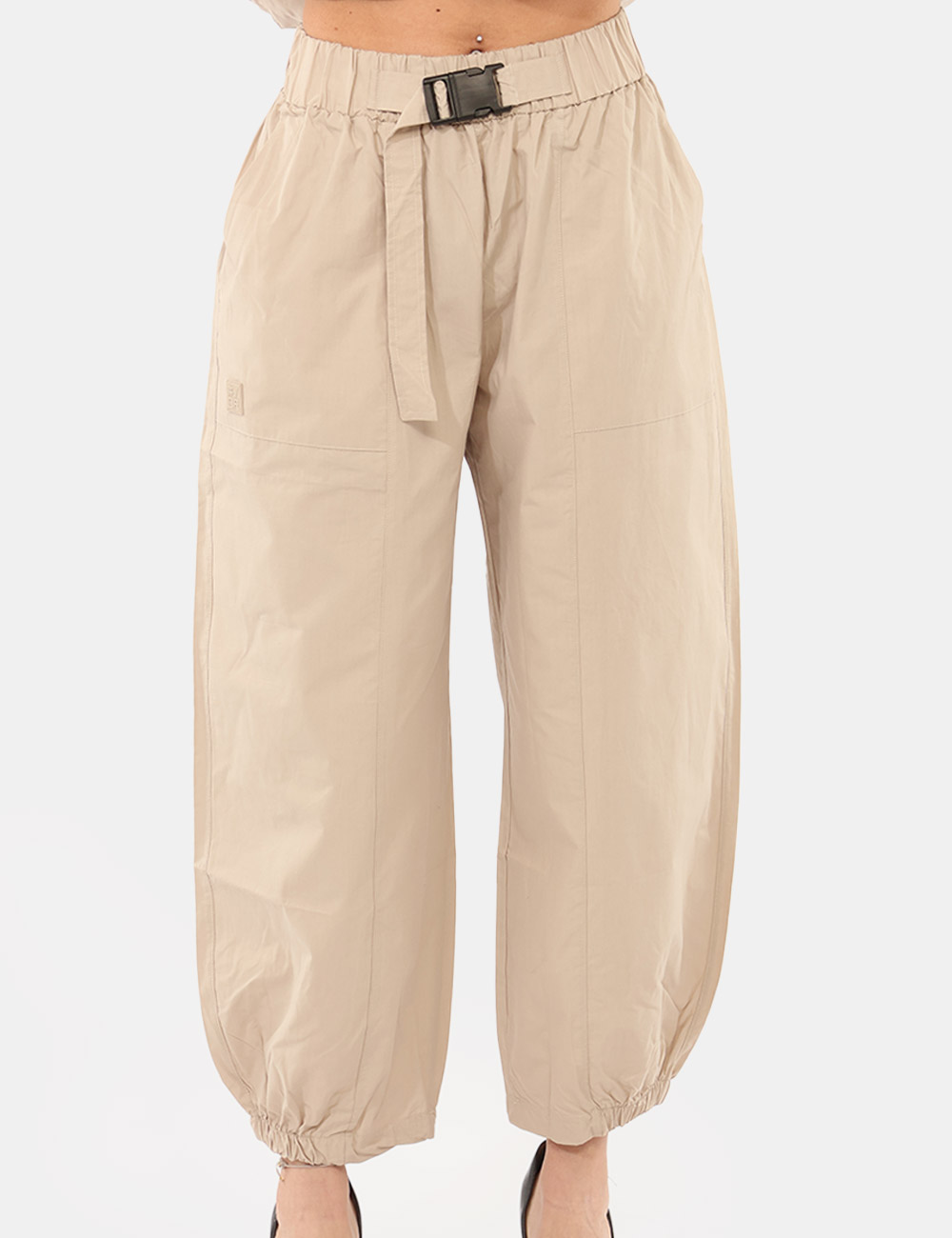 VS25-17108-SB_BEIGE_PE26_6 Pantaloni Via Delle Rose Beige - I Pantaloni VIA DELLE ROSE Beige sono il capo ideale per chi desidera un look fresco, comod