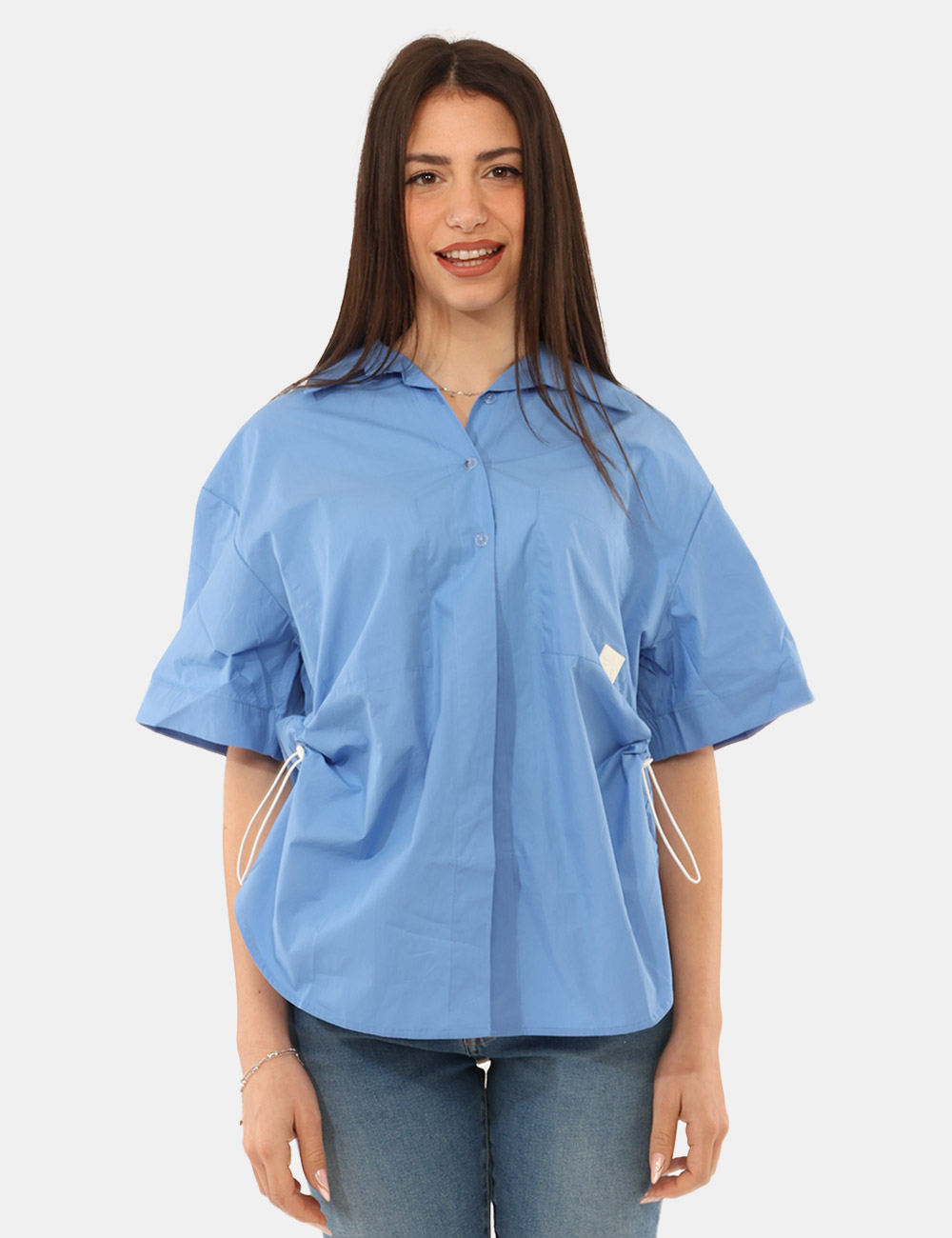 VS25-17254-SB_BLUE_PE26_5 Camicia Via Delle Rose Azzurro - La Camicia VIA DELLE ROSE Azzurra è il capo perfetto per chi desidera un look fresco, femmi