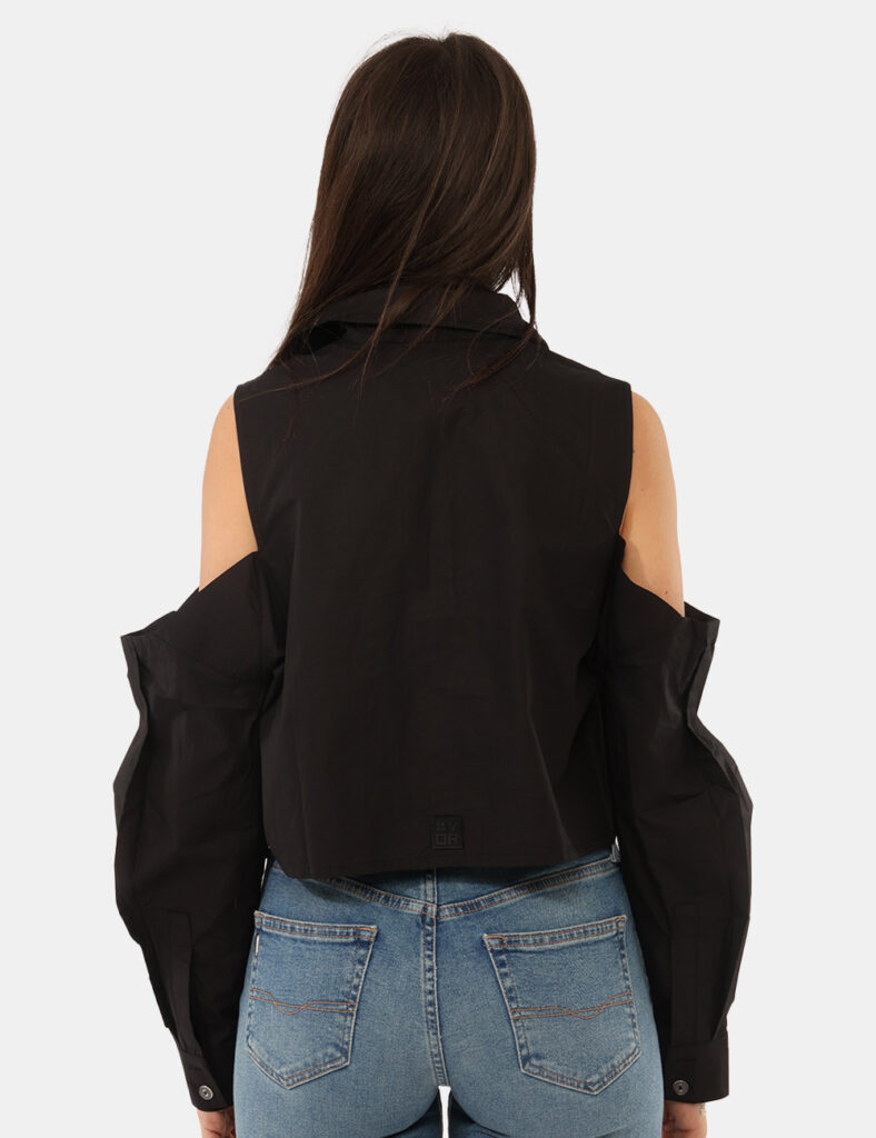 Camicia Via Delle Rose Nera - La Camicia VIA DELLE ROSE Nera è il capo ideale per chi desidera un look femminile, elegante e