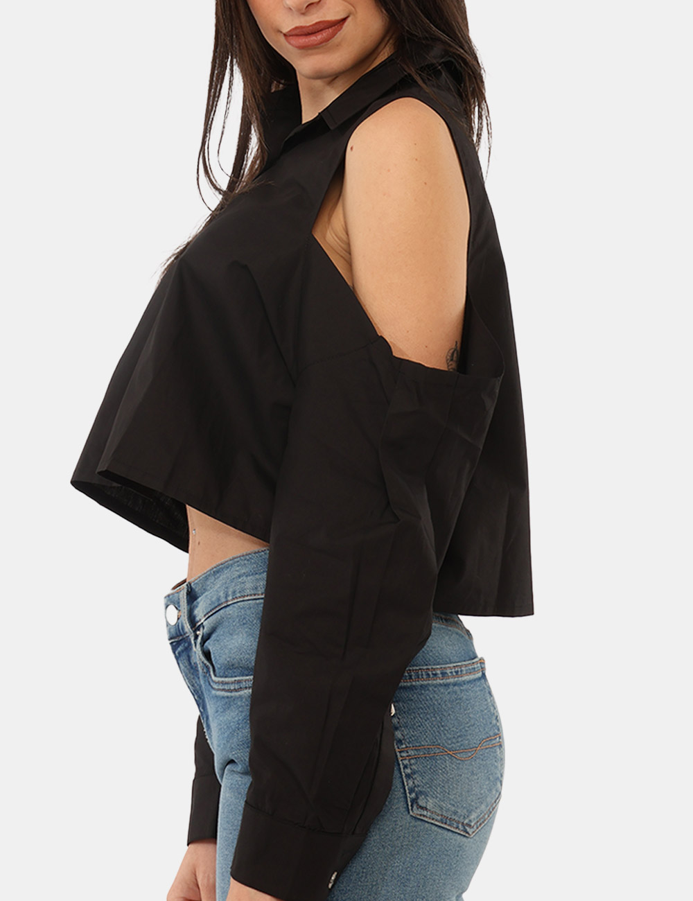 VS25-17256-SB_BLACK_PE26_4 Camicia Via Delle Rose Nera - La Camicia VIA DELLE ROSE Nera è il capo ideale per chi desidera un look femminile, elegante e