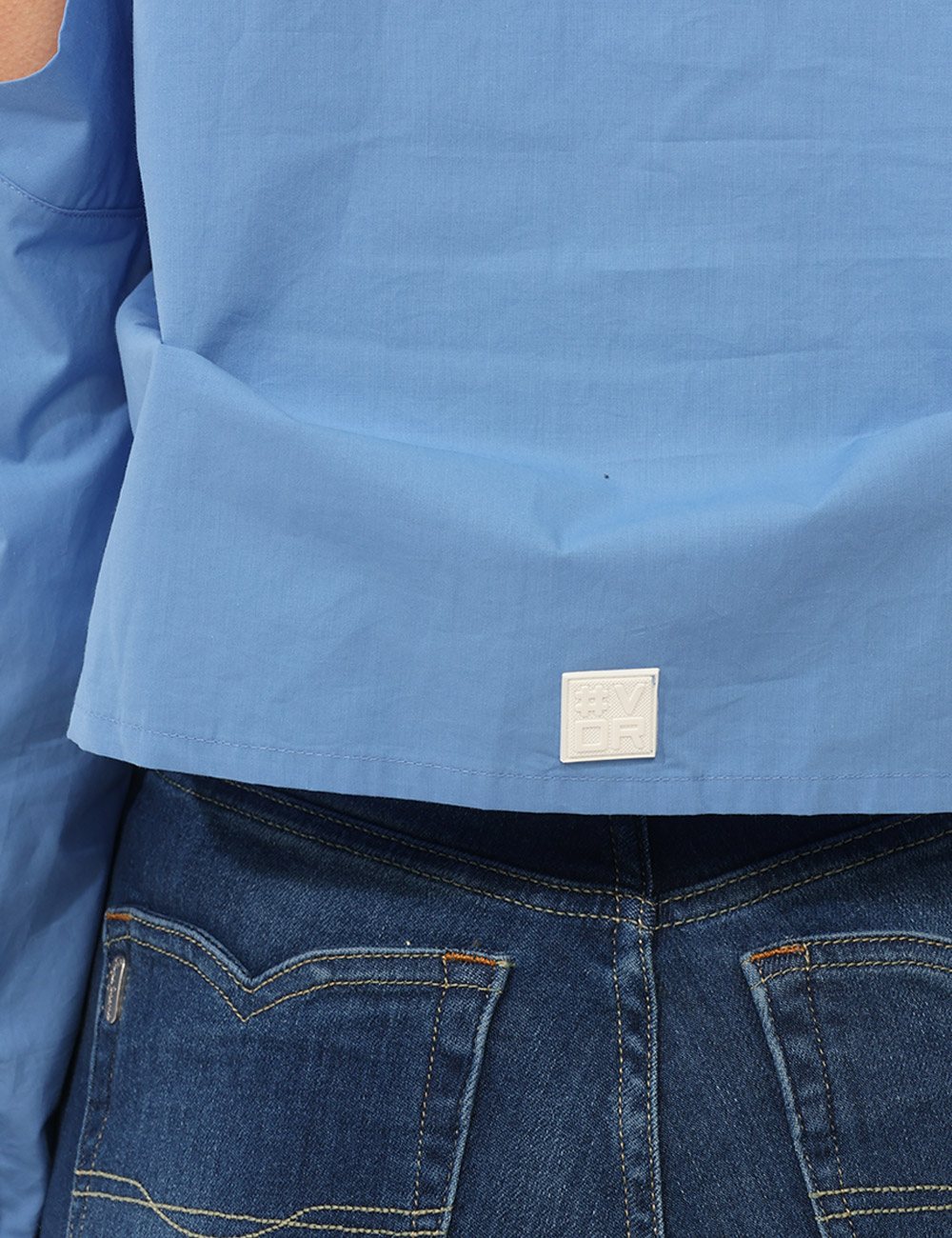 VS25-17256-SB_LIGHT-INDIGO_PE26_4 Camicia Via Delle Rose Azzurra - La Camicia VIA DELLE ROSE Azzurra è il capo ideale per chi desidera un look fresco, femmini